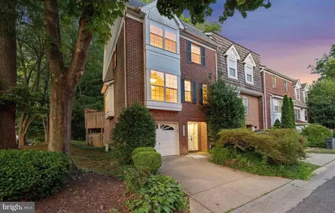 5900 Edson Ln, Rockville, MD 20852