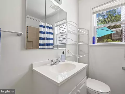 Bath - 12232 Kendall St, Silver Spring, MD 20902 photo 2 of 3