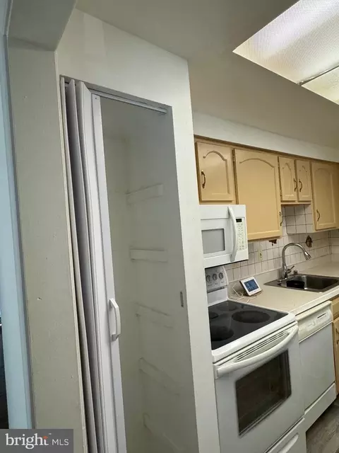 Kitchen - 14636 Tynewick Ter #3-1463, Silver Spring, MD 20906 photo 3 of 3