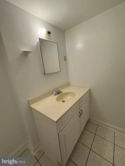 Bath - 14636 Tynewick Ter #3-1463, Silver Spring, MD 20906 photo 3 of 5