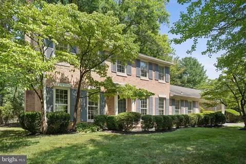 4713 Flower Valley Dr, Rockville, MD 20853