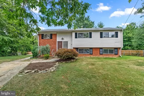 4 Rollins Ct, Rockville, MD 20852