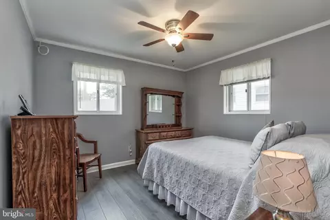 Bedroom - 2015 Glenhaven Pl, Silver Spring, MD 20902 photo 3 of 4