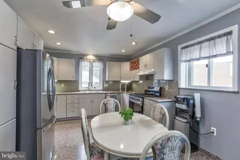 Kitchen - 2015 Glenhaven Pl, Silver Spring, MD 20902 photo 1 of 4