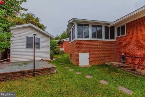 Exterior - 2015 Glenhaven Pl, Silver Spring, MD 20902 photo 4 of 6
