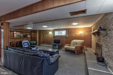Living - 2015 Glenhaven Pl, Silver Spring, MD 20902 photo 3 of 4