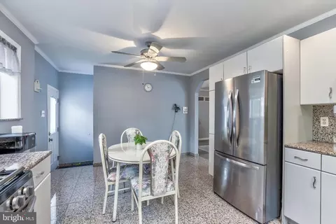 Entry Way - 2015 Glenhaven Pl, Silver Spring, MD 20902 photo 1 of 3