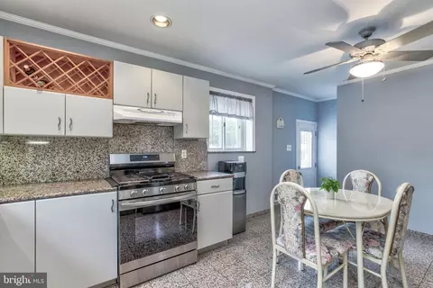 Kitchen - 2015 Glenhaven Pl, Silver Spring, MD 20902 photo 4 of 4