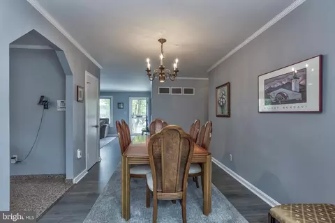 Dining - 2015 Glenhaven Pl, Silver Spring, MD 20902 photo 3 of 3