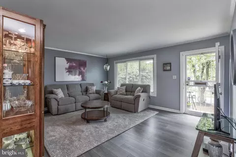 Living - 2015 Glenhaven Pl, Silver Spring, MD 20902 photo 1 of 4