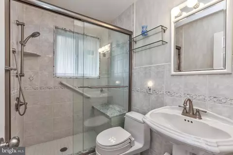 Bath - 2015 Glenhaven Pl, Silver Spring, MD 20902 photo 1 of 2