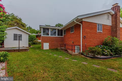 Exterior - 2015 Glenhaven Pl, Silver Spring, MD 20902 photo 5 of 6