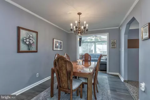 Dining - 2015 Glenhaven Pl, Silver Spring, MD 20902 photo 2 of 3