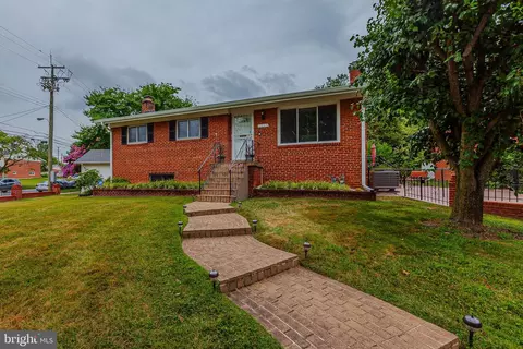 Exterior - 2015 Glenhaven Pl, Silver Spring, MD 20902 photo 2 of 6