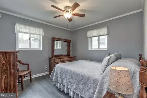 Bedroom - 2015 Glenhaven Pl, Silver Spring, MD 20902 photo 4 of 4