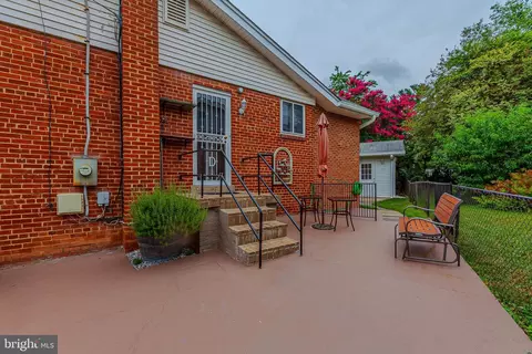 Exterior - 2015 Glenhaven Pl, Silver Spring, MD 20902 photo 3 of 6