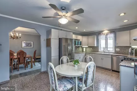 Kitchen - 2015 Glenhaven Pl, Silver Spring, MD 20902 photo 3 of 4