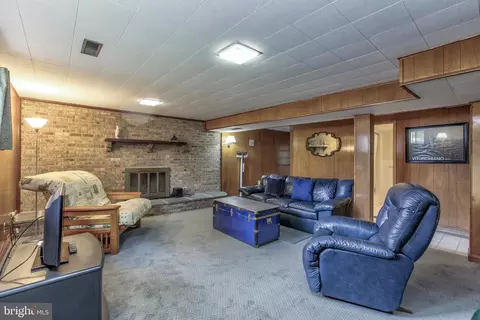 Living - 2015 Glenhaven Pl, Silver Spring, MD 20902 photo 4 of 4