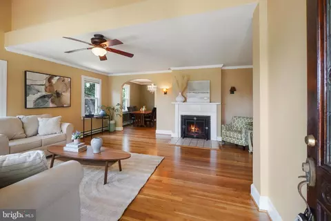 2215 Salisbury Rd, Silver Spring, MD 20910 photo 5