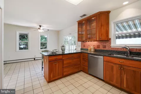 2215 Salisbury Rd, Silver Spring, MD 20910 photo 13