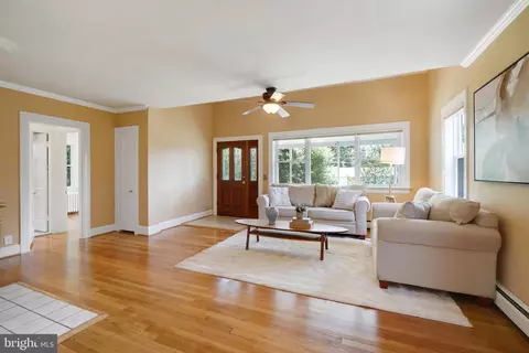 2215 Salisbury Rd, Silver Spring, MD 20910 photo 4