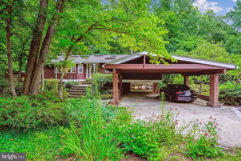 7005 Barkwater Ct, Bethesda, MD 20817