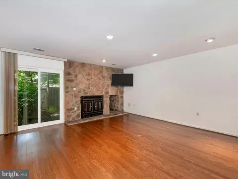 10942 Pebble Run Dr, Silver Spring, MD 20902 photo 6