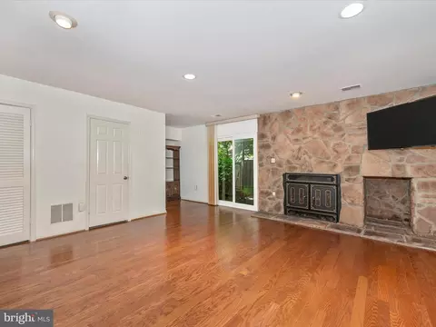 10942 Pebble Run Dr, Silver Spring, MD 20902 photo 5