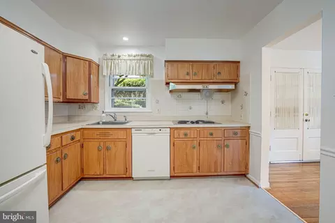 8504 Sundale Dr, Silver Spring, MD 20910 photo 11