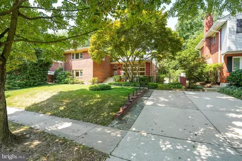 8504 Sundale Dr, Silver Spring, MD 20910 photo 2