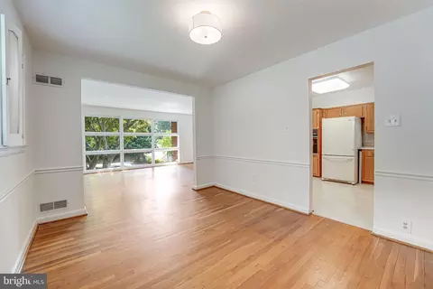 8504 Sundale Dr, Silver Spring, MD 20910 photo 9