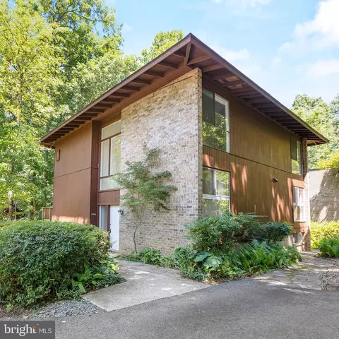 11016 Seven Hill Ln, Potomac, MD 20854