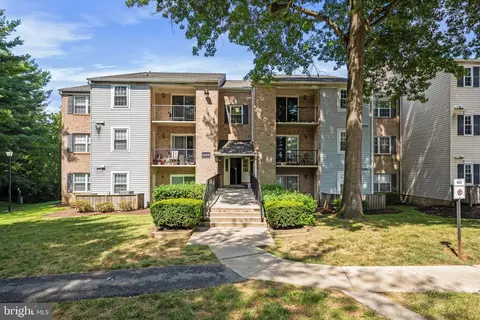 18300 Streamside Dr #102, Gaithersburg, MD 20879