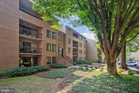 5817 Edson Ln #301, Rockville, MD 20852
