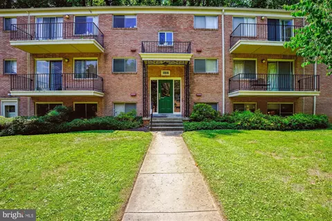 10618 Kenilworth Ave #203, Bethesda, MD 20814