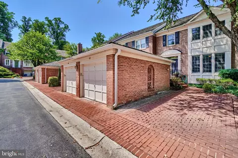22 Maplewood Park Ct, Bethesda, MD 20814