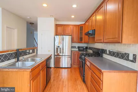 9833 Darcy Forest Dr, Silver Spring, MD 20910 photo 14