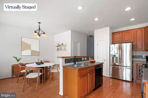 9833 Darcy Forest Dr, Silver Spring, MD 20910 photo 17