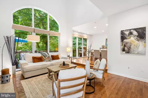 6402 Goldleaf Dr, Bethesda, MD 20817