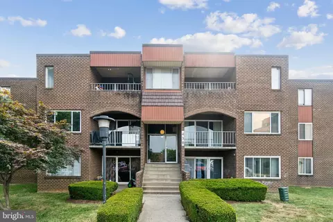 438 Girard St #202, Gaithersburg, MD 20877