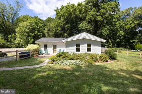 7352 Damascus Rd, Gaithersburg, MD 20882