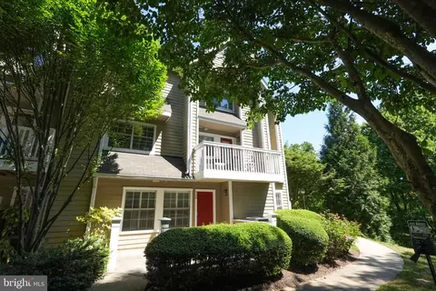 5712 Chapman Mill Dr #330, Rockville, MD 20852