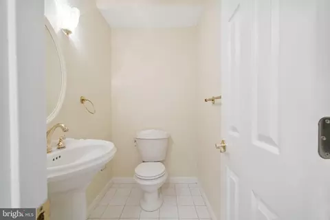 Entry Way - 2008 Rebecca Ct, Silver Spring, MD 20906 photo 12 of 14
