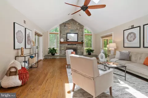 Living - 2008 Rebecca Ct, Silver Spring, MD 20906 photo 1 of 2