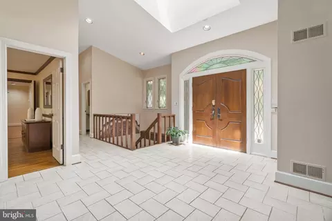 Entry Way - 2008 Rebecca Ct, Silver Spring, MD 20906 photo 2 of 14