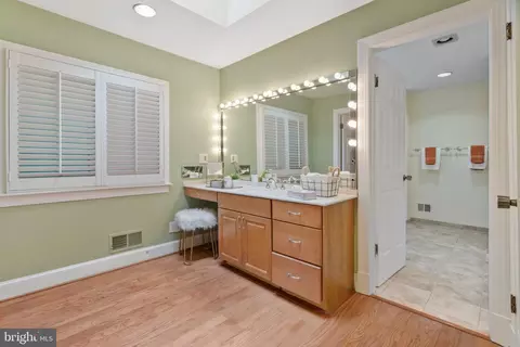 Bath - 2008 Rebecca Ct, Silver Spring, MD 20906 photo 2 of 10