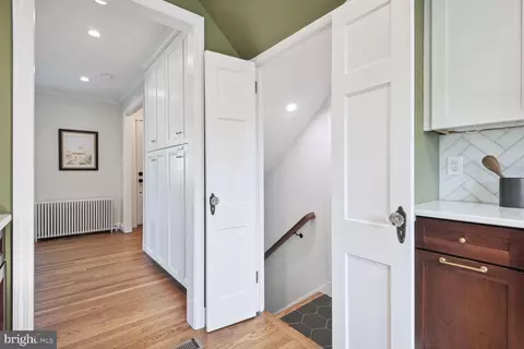 Entry Way - 614 Pershing Dr, Silver Spring, MD 20910 photo 7 of 8