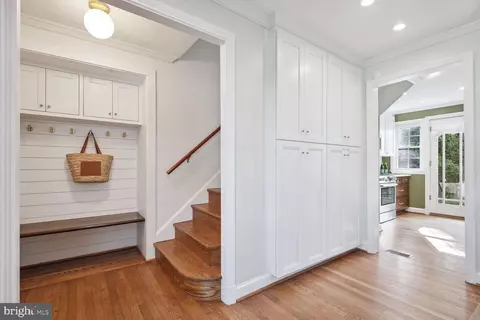 Entry Way - 614 Pershing Dr, Silver Spring, MD 20910 photo 4 of 8