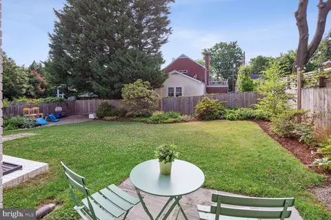 Exterior - 614 Pershing Dr, Silver Spring, MD 20910 photo 5 of 16