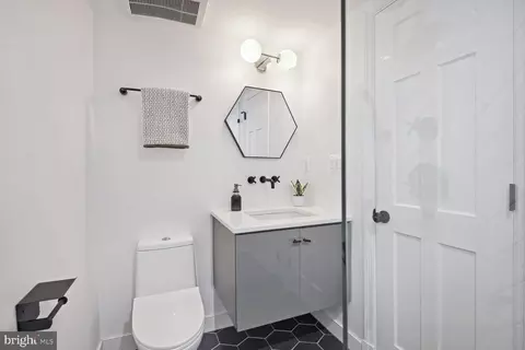 Bath - 614 Pershing Dr, Silver Spring, MD 20910 photo 6 of 7